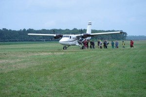 AC_20130609_loading_skydivers