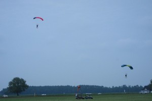 AC_20130609_skydivers_01